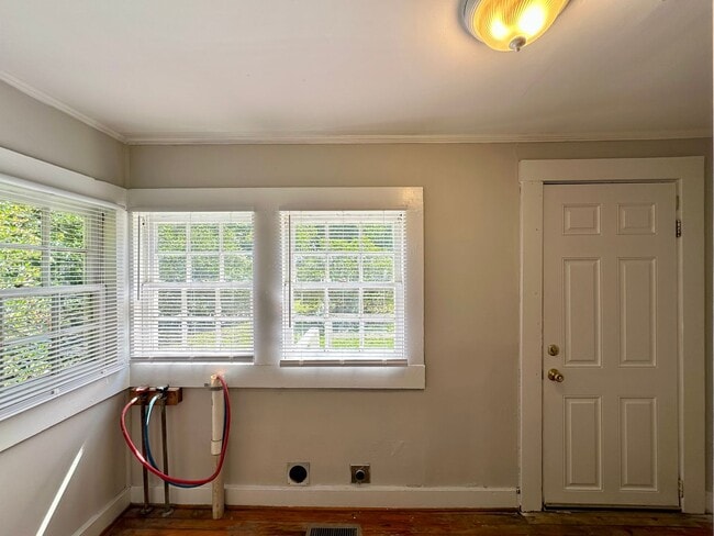 Building Photo - WILMINGTON - Sunset Park - Great location!...