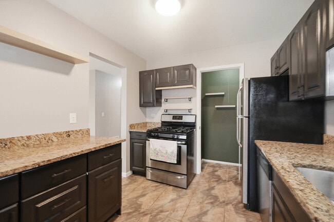 Building Photo - 1502-1507 7 Pines Rd