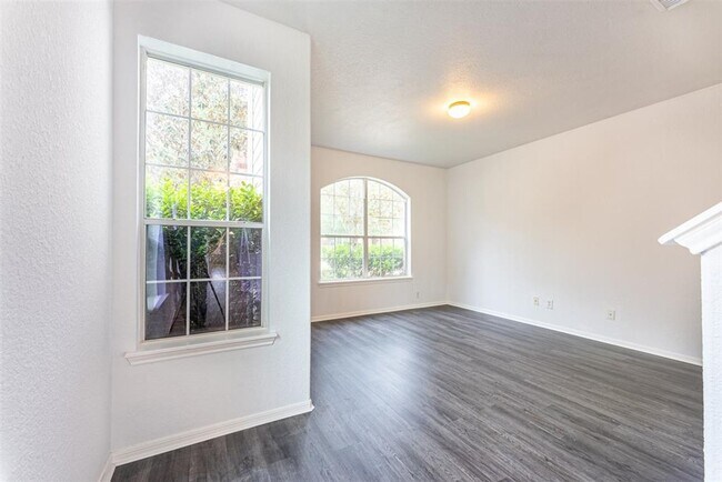 Building Photo - 21706 Spring Vine Ln