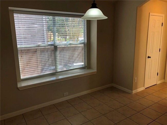 Building Photo - 4105 Meadow Bluff Way