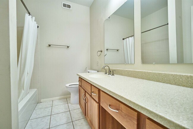 Building Photo - 2816 Holly Hall St