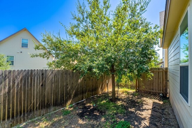 Building Photo - Beautiful 3 bedroom home in Gated community!