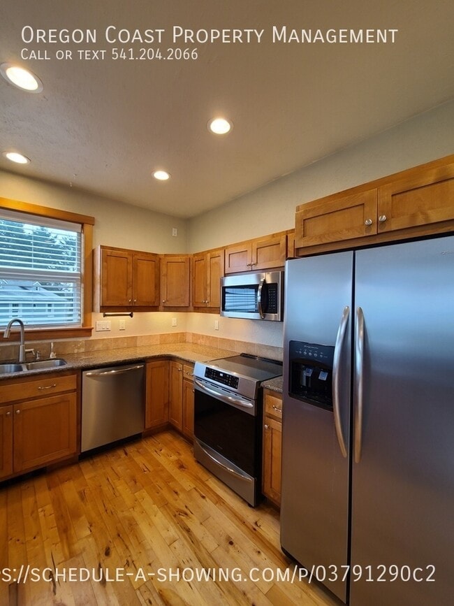Building Photo - 961 NW Lanai Loop