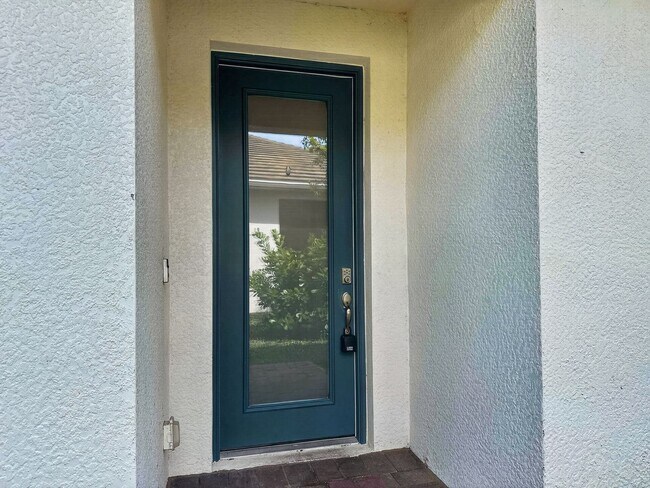 Building Photo - Live the Southwest Florida lifestyle in this lakefront villa in South Naples!