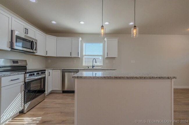Building Photo - Brand New 3-Bed, 2-Bath Home for Lease – Modern Living in Tulsa