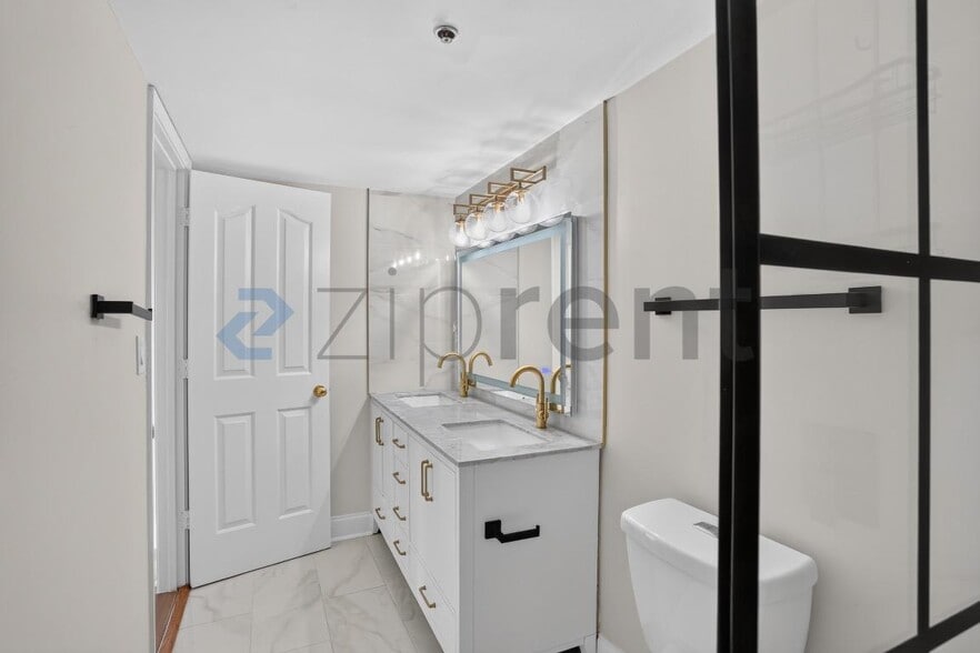Building Photo - Unit 906