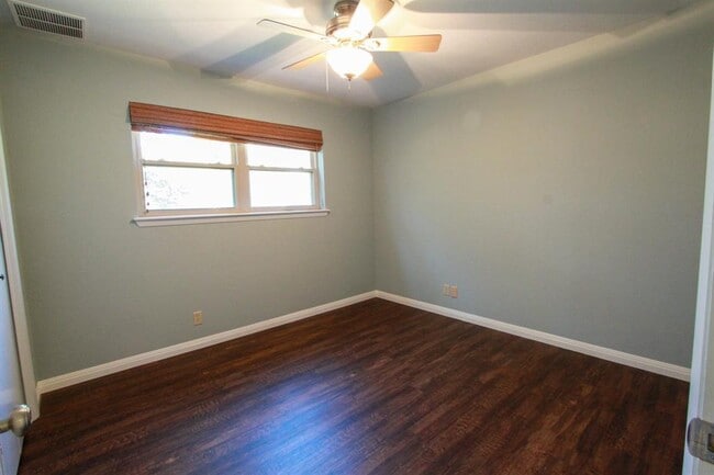 Building Photo - 10705 Doering Ln