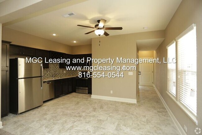 Building Photo - Discover The Possibilies of Eagle Creek Townhomes!