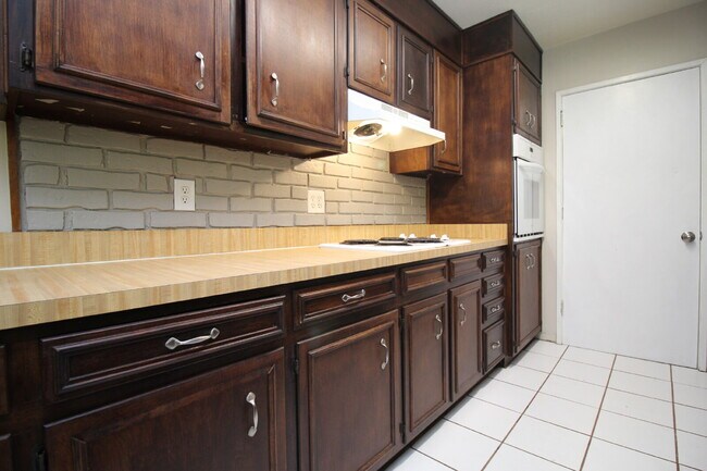 Building Photo - Flexible 3BR Home with Bonus Room, Covered Patio & Fully Fenced Yard
