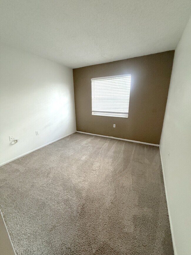 Building Photo - 2515 N Alafaya Trail