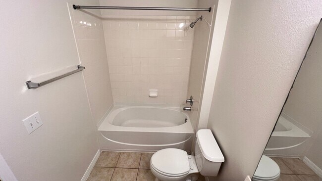 Building Photo - Upgraded Avalon Park 3 Bed/2.5 Bath Townhome!