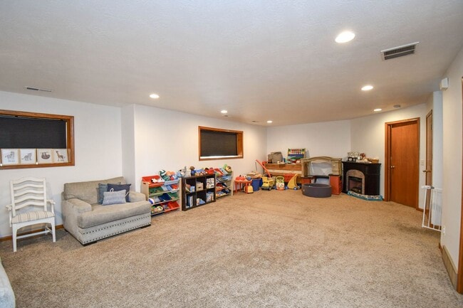 Building Photo - 5704 S San Diego Ave