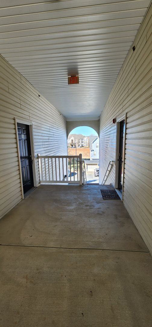 Building Photo - Great condo near Hanes Mall area, Clemmons and I40