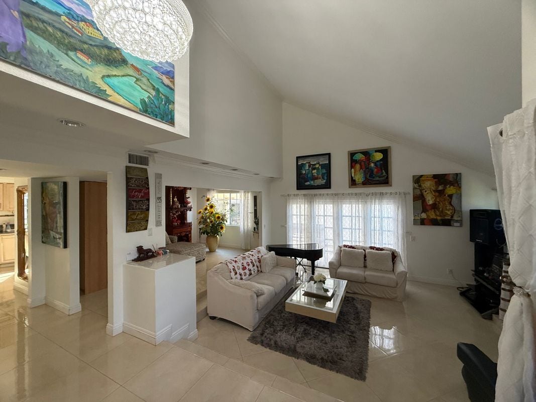 Building Photo - 10302 Parkview Ave