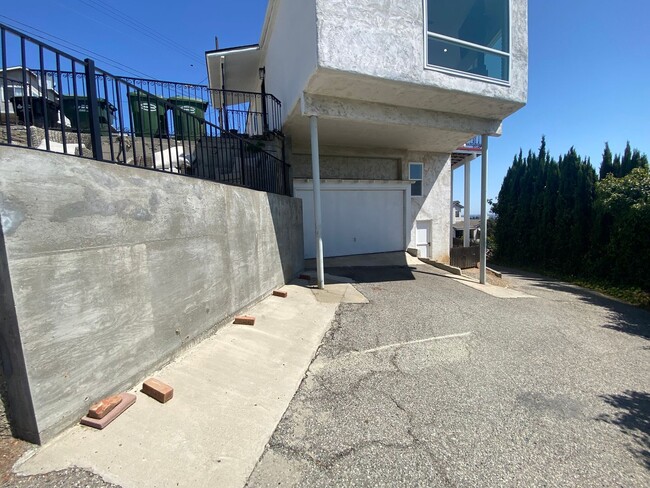 Building Photo - Charming Whittier Home For Rent - Complete...