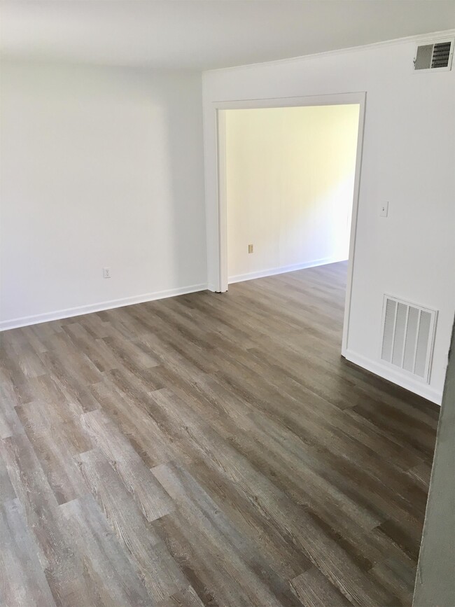 Building Photo - 6820 Linville Dr