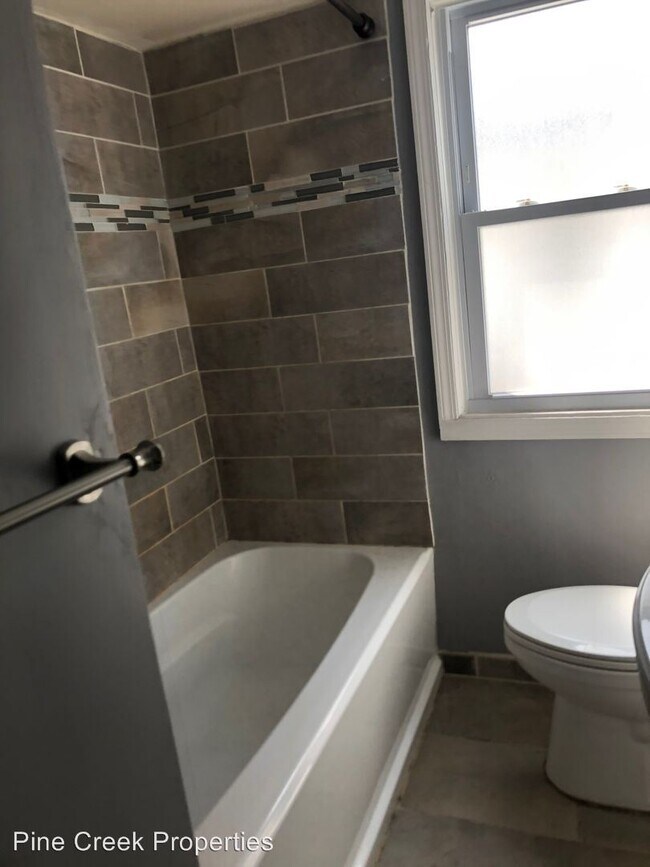 Building Photo - 3 br, 1.5 bath House - 1819 Maywood Rd