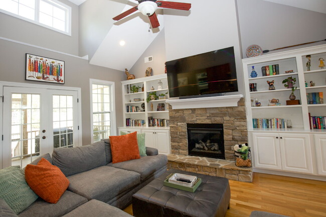 Building Photo - "Beautifully Designed, spacious 2400 Sq. F...