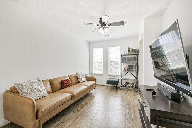 Building Photo - 1822 Don Alejandro