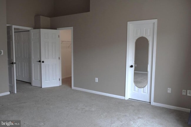 Building Photo - 8819 Blue Royale Ln
