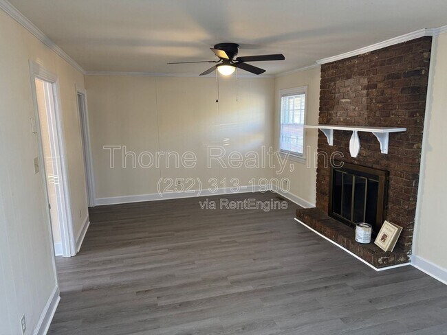 Building Photo - 3924 Sunset Ave