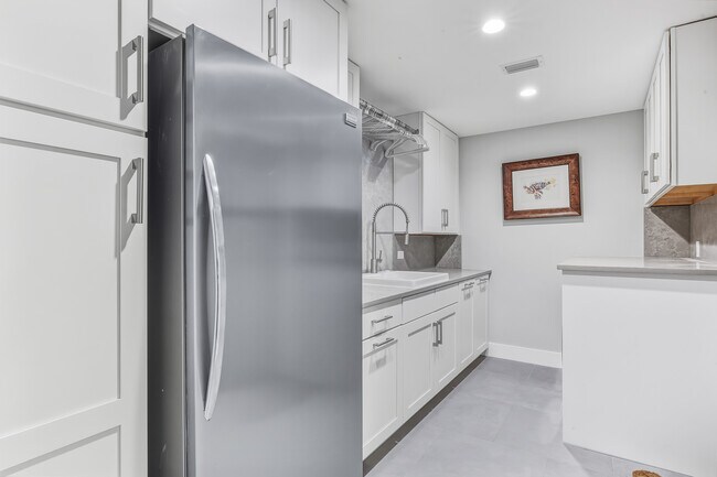 Building Photo - 165 1st St E