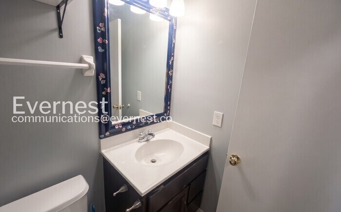 Building Photo - 4759 Perlman St