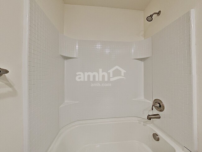 Building Photo - 10602 137th St E