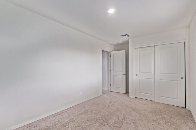 Building Photo - Stunning 2-Story with Modern Living in Flo...