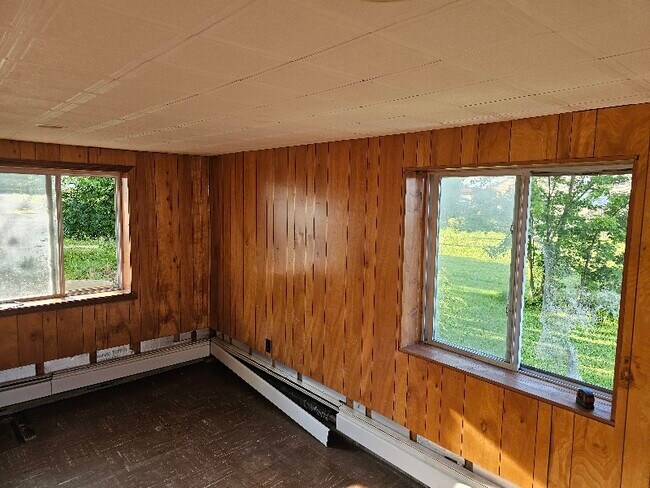 Building Photo - 19 Lloyd Dr