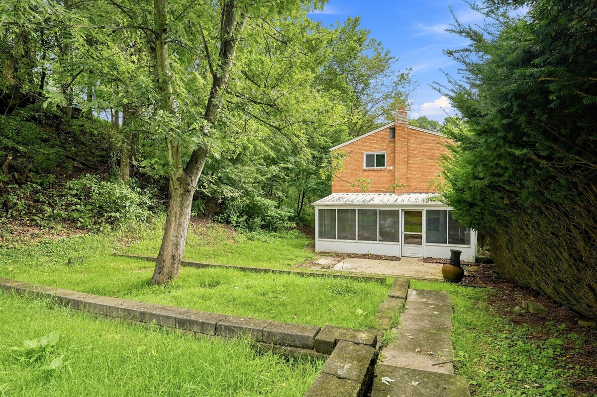 Building Photo - 56 Pointview Rd