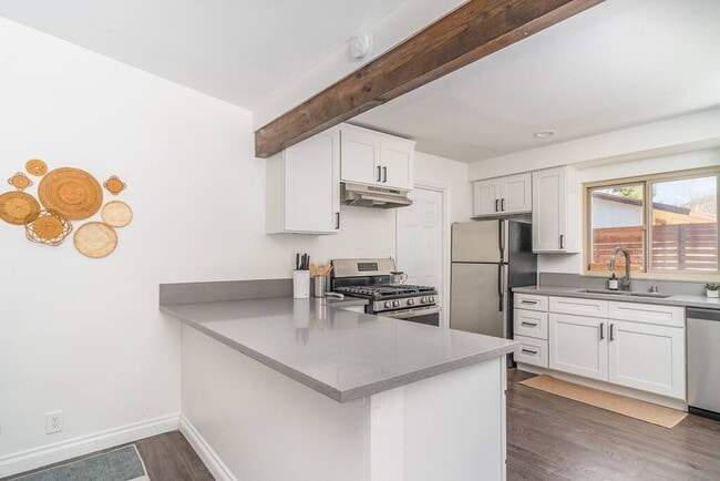 Building Photo - 57405 Navajo Trl