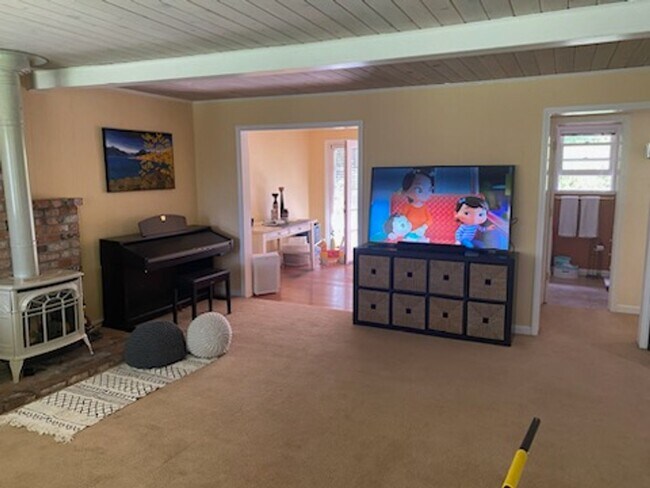 Building Photo - Welcome to this charming 3 bedroom, 2 bathroom house located in  Nevada City