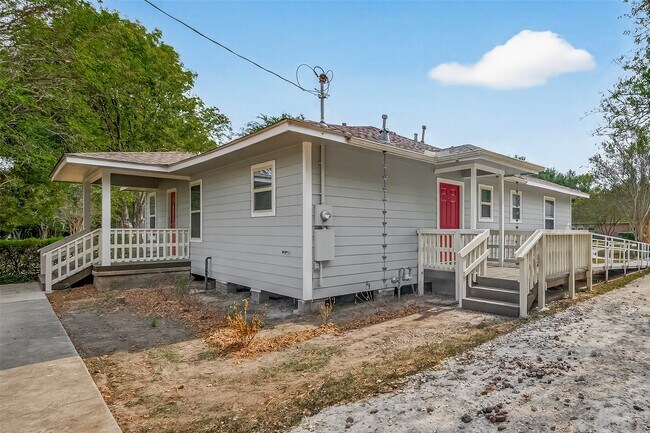 Building Photo - 6928 Apache St