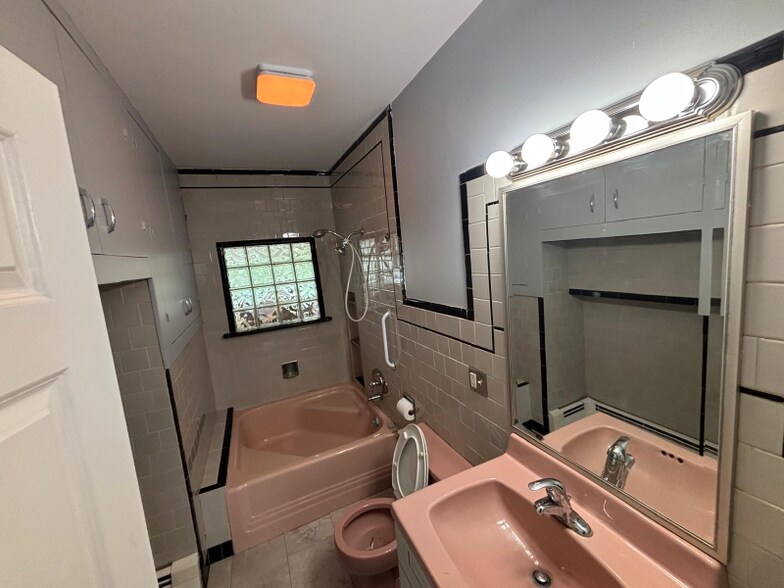 Building Photo - 24 Miles St