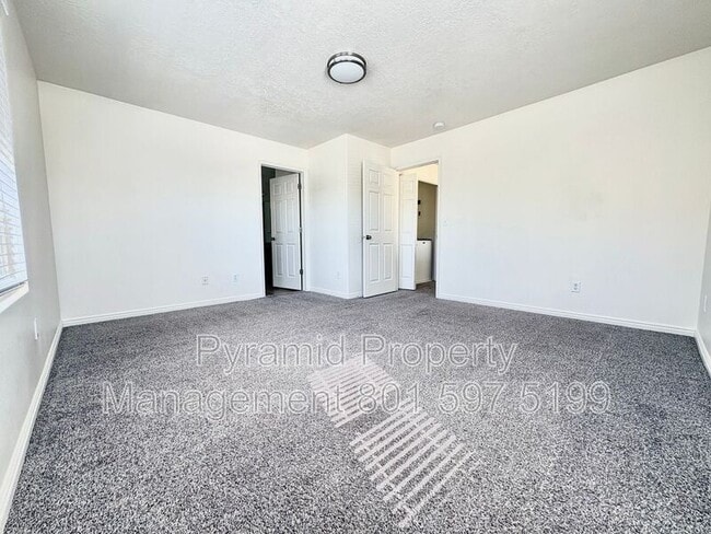 Building Photo - 1553 Vivante Way