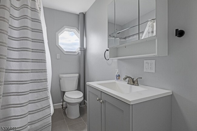 Building Photo - 8 Woodside Ave