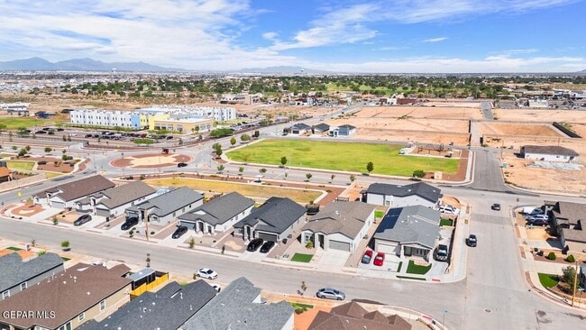 Building Photo - 13757 Villa Vista Ave