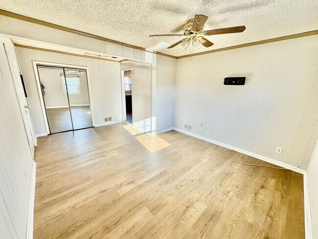 Building Photo - 77 Executive Ln