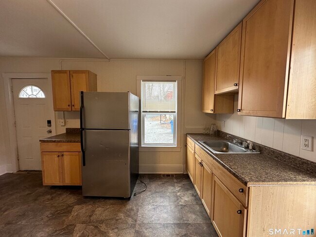 Building Photo - 162 Norwich Ave