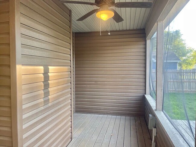 Building Photo - Large Kokomo Home!