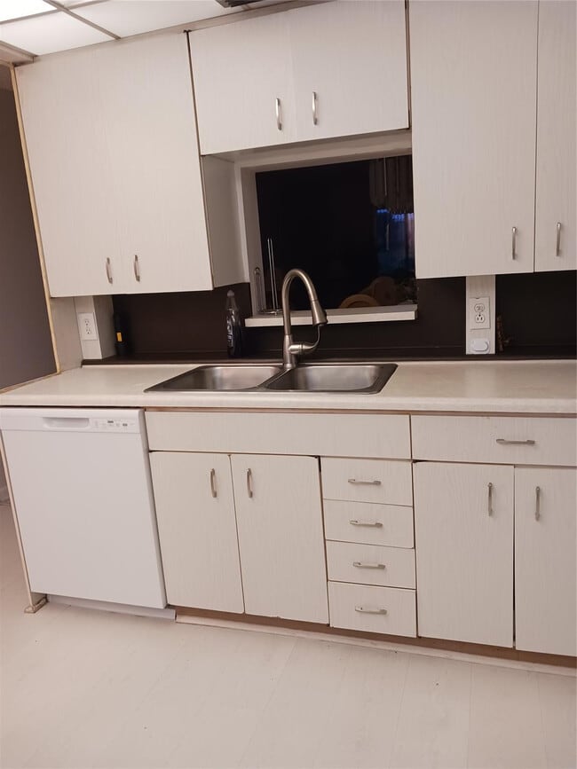 Building Photo - 3004 Portofino Isle