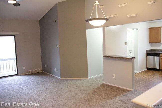 Building Photo - 21960 Indian Creek Dr