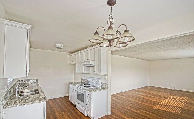 Kitchen/Dining - 2016 Nelson Ave