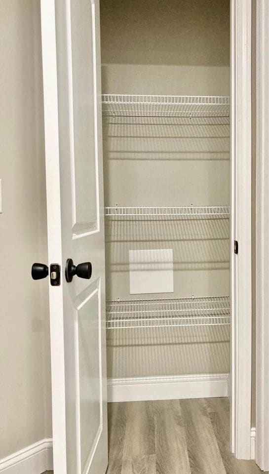 Building Photo - 1330 Maid Marian Ln