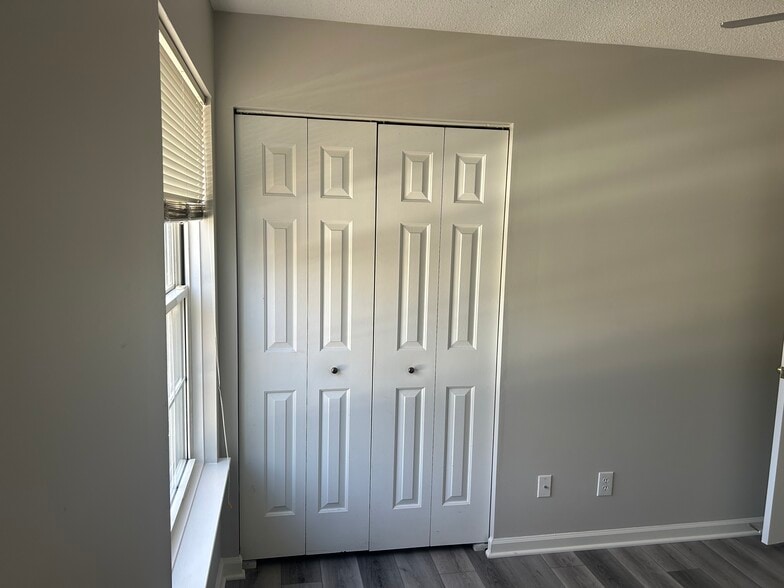 Building Photo - 8960 Duckview Dr