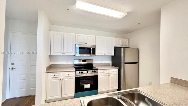 Building Photo - 1203 Town Center Dr