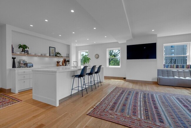 Primary Photo - 344 Tappan St