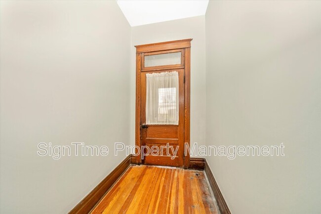 Building Photo - 25 Wayside Ave