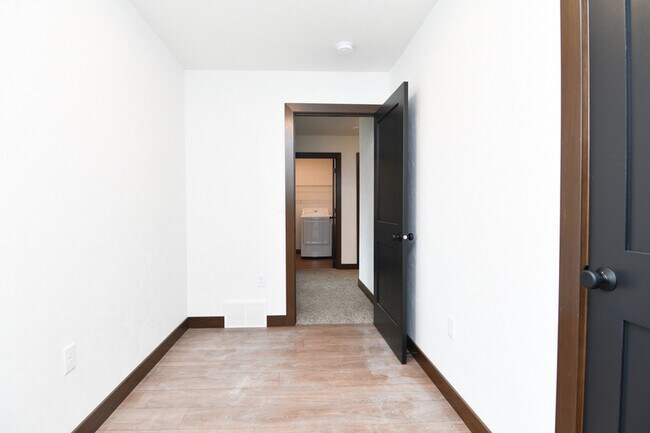 Building Photo - 735 Hoffman Rd